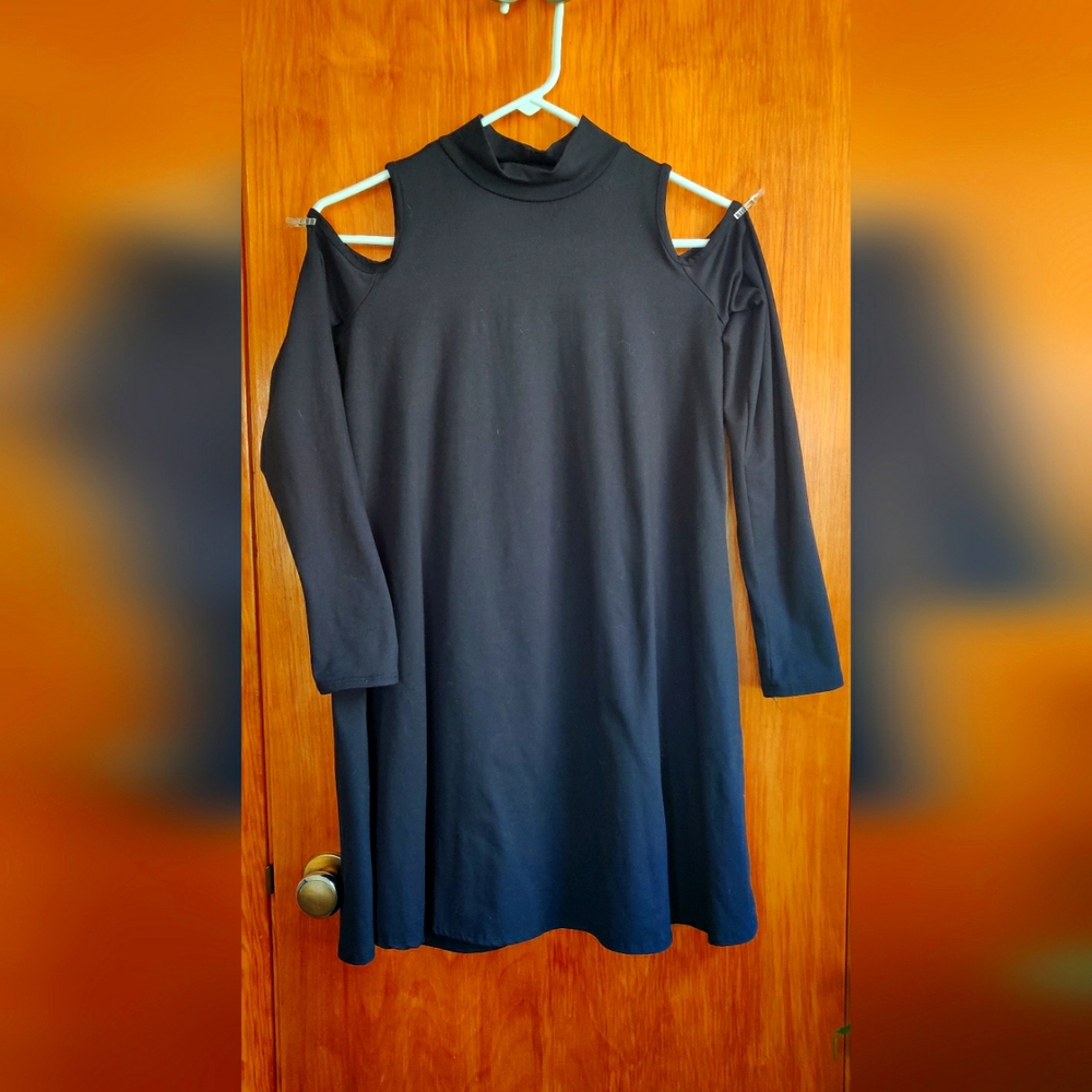 Long Sleeved Cold-shoulder Dress